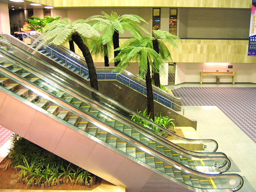Cairns09 Changi Airport.jpg